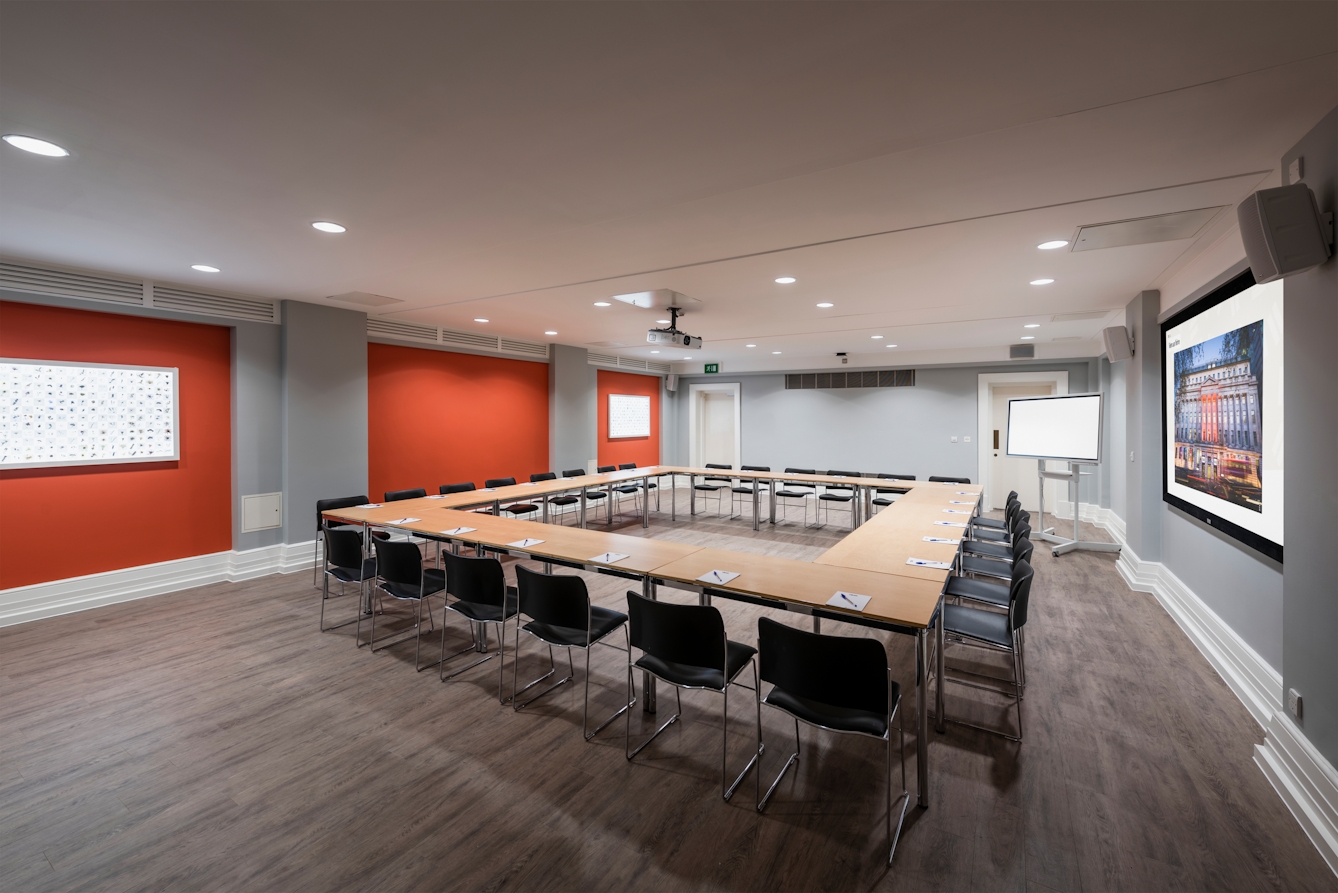 Photograph of the Burroughs room at the Wellcome Collection.
Photograph shows a boardroom set-up and a presenting screen and whiteboard.