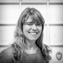 Photographic black and white, head and shoulders portrait of Claudia Hammond.
